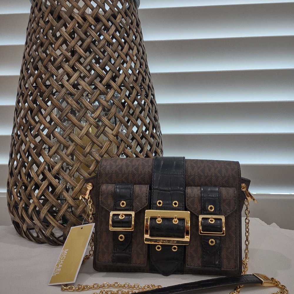 Michael Kors Hayden Brown / Black MD Pocket MSGR- Hard to Find - Picture 8 of 8
